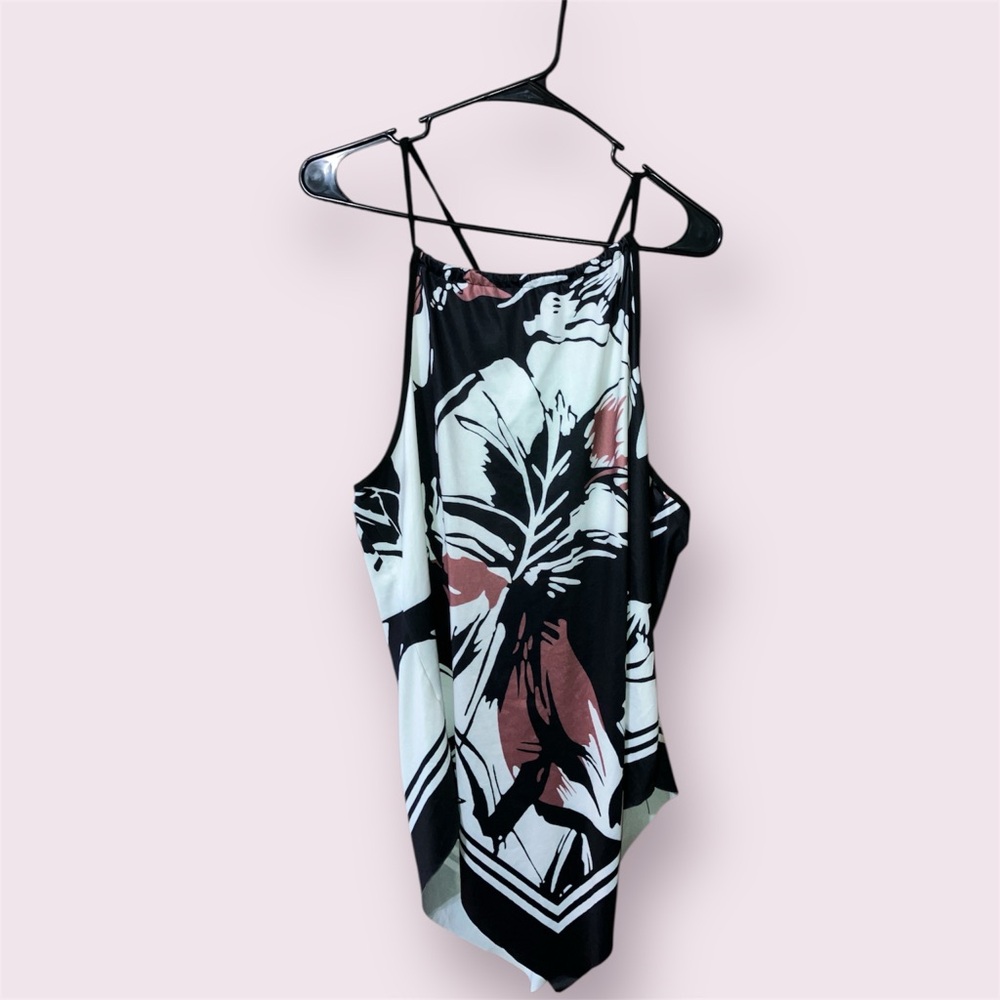 🎉3/$20🎉 Black and White Floral Tank Top